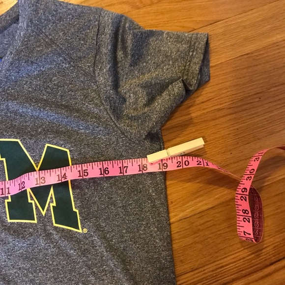 Woman’s University of Vermont technical T-shirt. - Picture 5 of 7